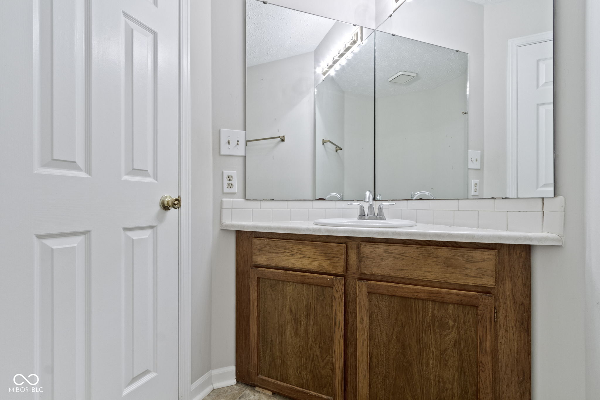 9462 Charter Drive Indianapolis, IN 46250 - Photo 23 of 26