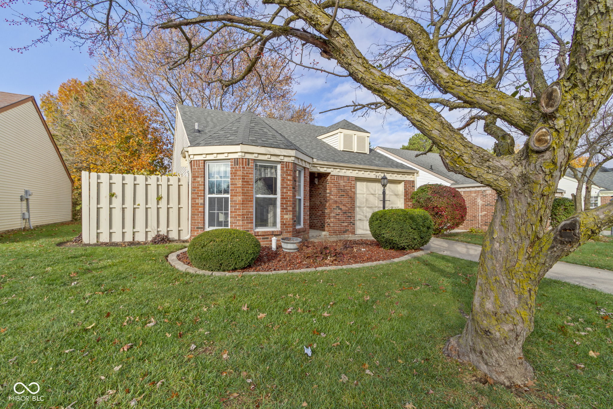 9462 Charter Drive Indianapolis, IN 46250 - Photo 3 of 26