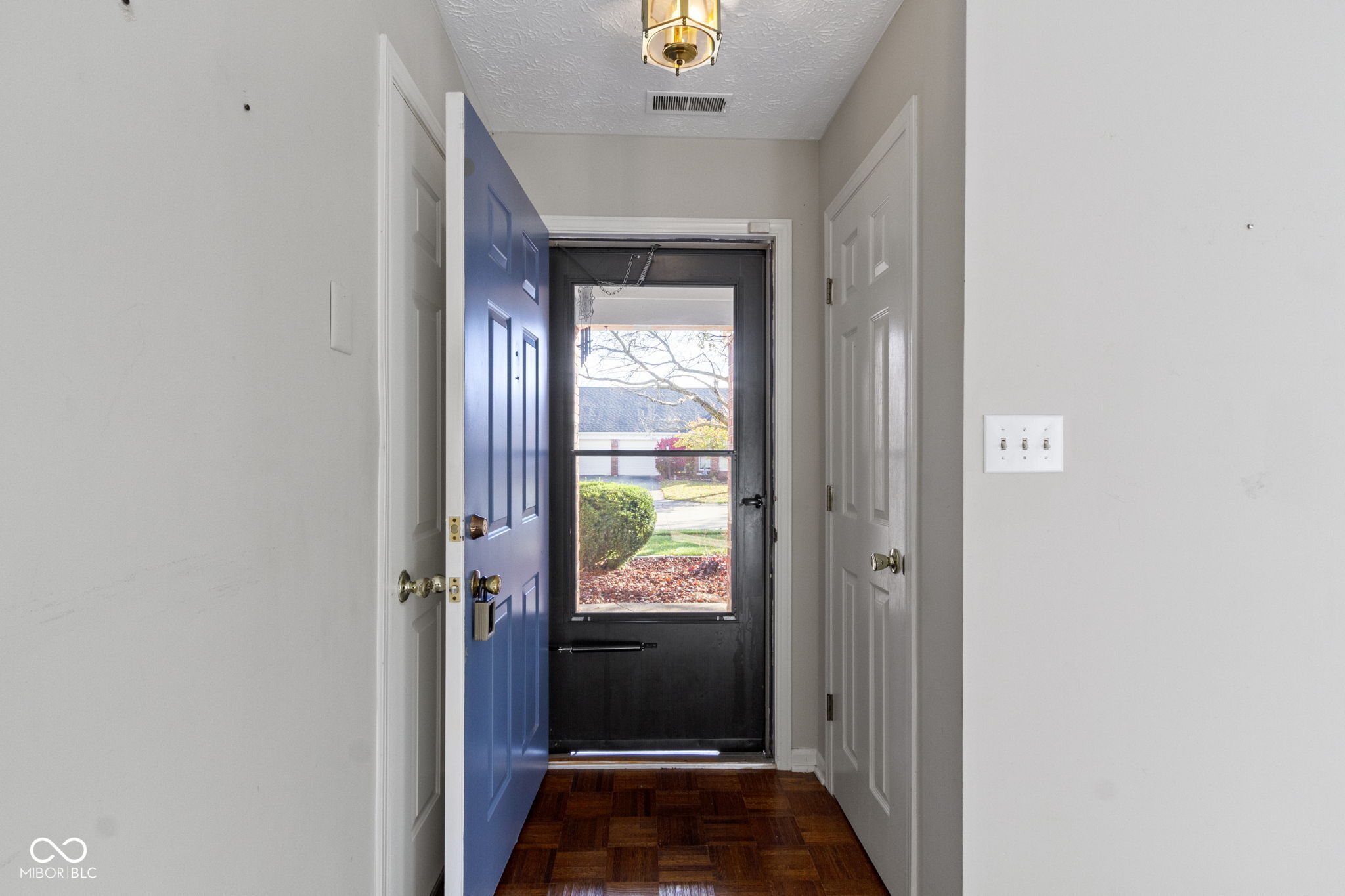 9462 Charter Drive Indianapolis, IN 46250 - Photo 5 of 26