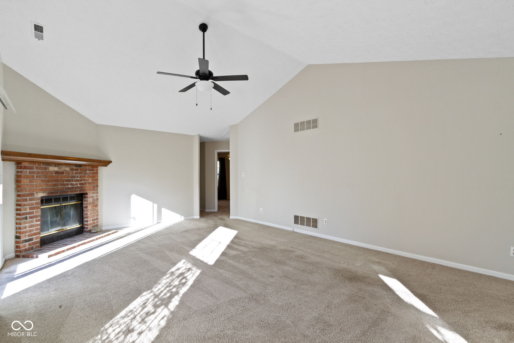 9462 Charter Drive Indianapolis, IN 46250 - Photo 8 of 26