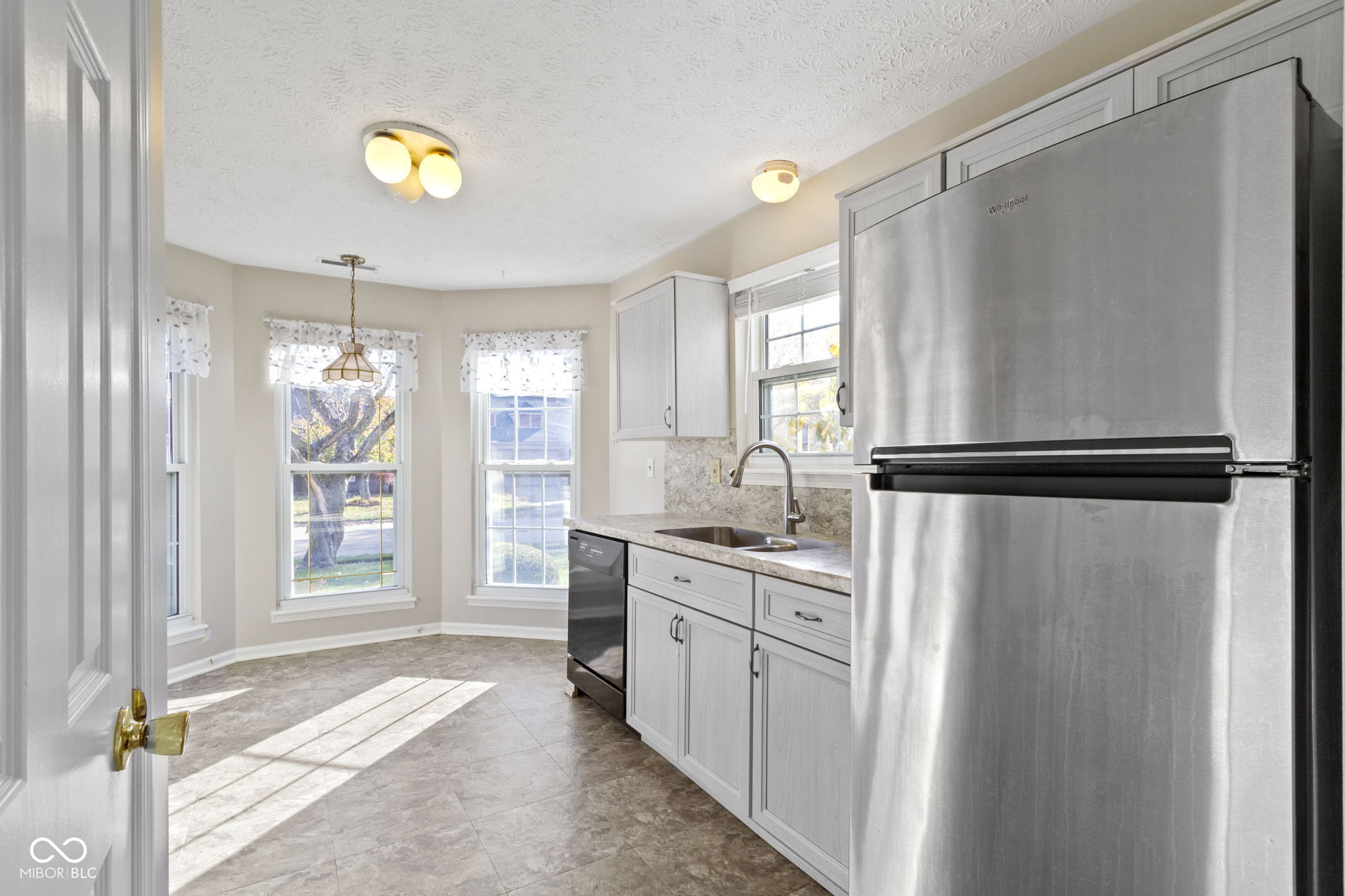 9462 Charter Drive Indianapolis, IN 46250 - Photo 10 of 26