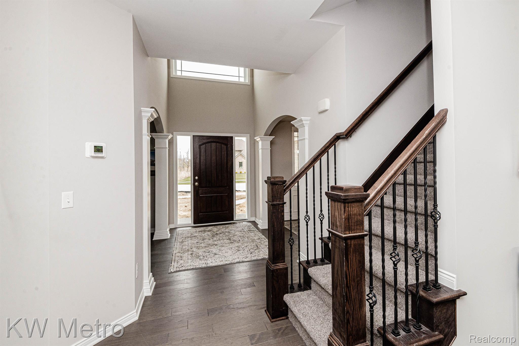 40 Maple Ridge Court Clarkston, MI 48346 - Photo 4 of 22 Rockford Foyer Hall Example
