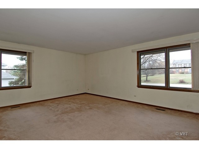 537 Macbain Way Inverness, IL 60010 - Photo 10 of 21