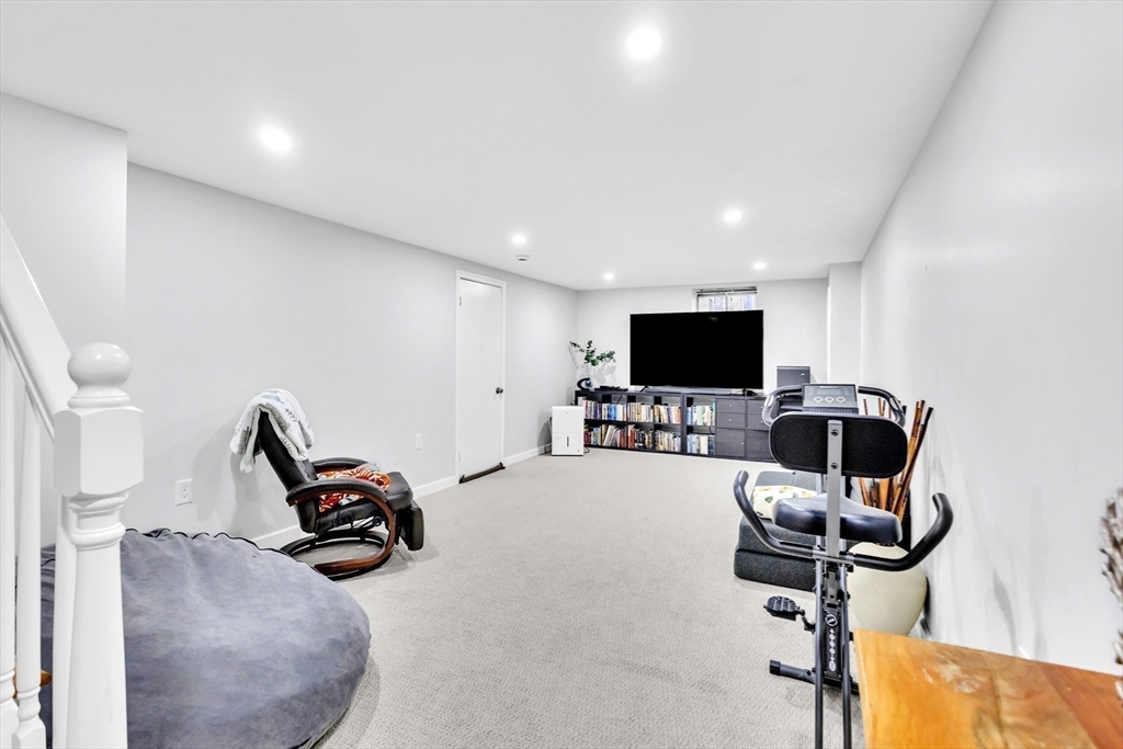 18 Mayflower Road Northborough, MA 01532 - Photo 31 of 42