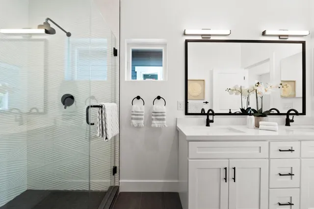 a black and white photo of a picture of a living room