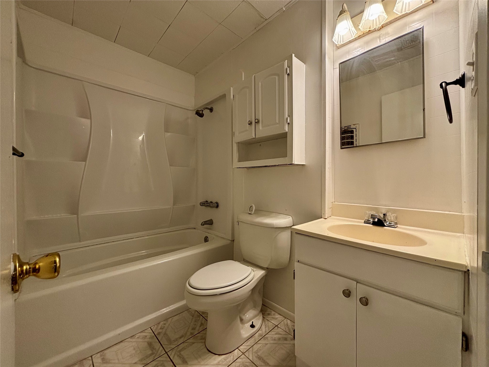706 West 7th Street Freeport, TX 77541 - Photo 12 of 22 a bathroom with a toilet sink vanity tub and shower