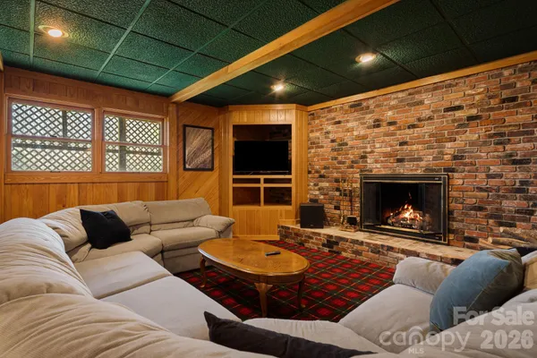 $899,000 | 326 El Miner Drive, Mars Hill, NC 28754