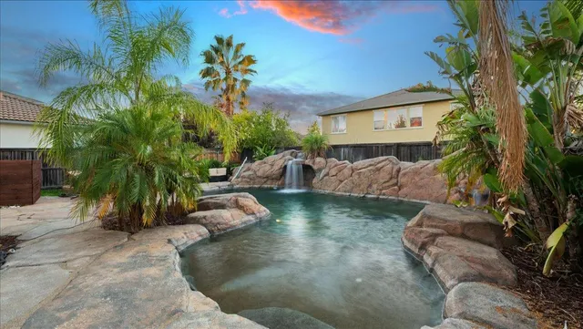 $789,990 | 208 La Loma Court, Roseville, CA 95678