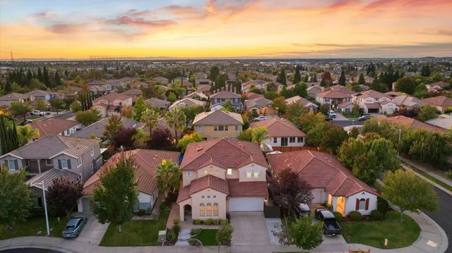 $789,990 | 208 La Loma Court, Roseville, CA 95678