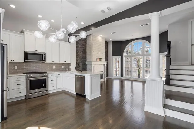 $595,000 | 3541 Roswell Road Northeast, Unit 4, Atlanta, GA 30305