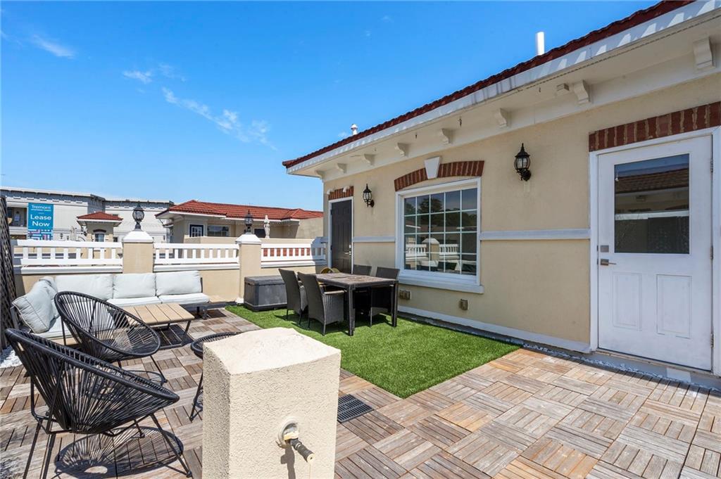 3541 Roswell Road Northeast, Unit 4 Atlanta, GA 30305 - Photo 39 of 45 a view of a patio with table and chairs