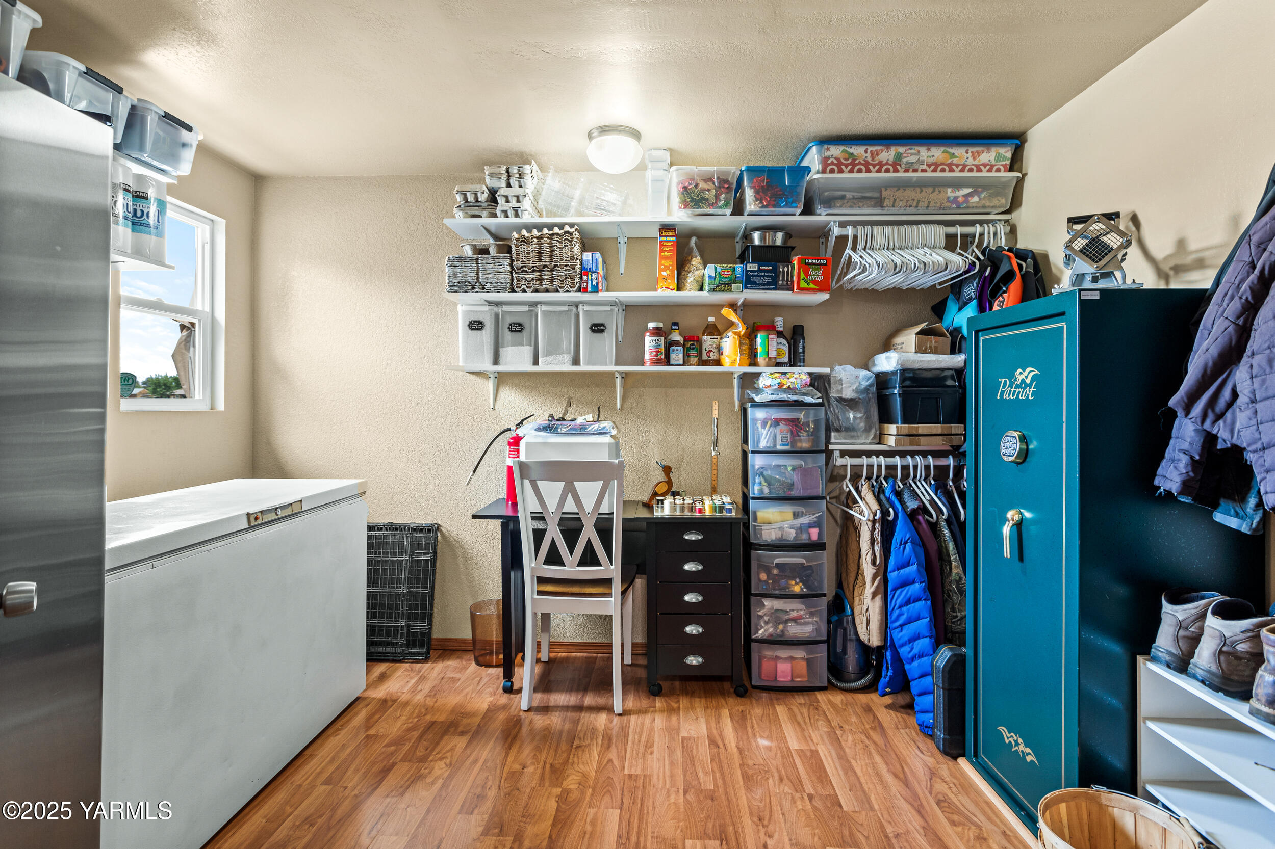 2715 Riverside Road Yakima, WA 98901 - Photo 16 of 35 a view of a workspace with furniture and wooden floor