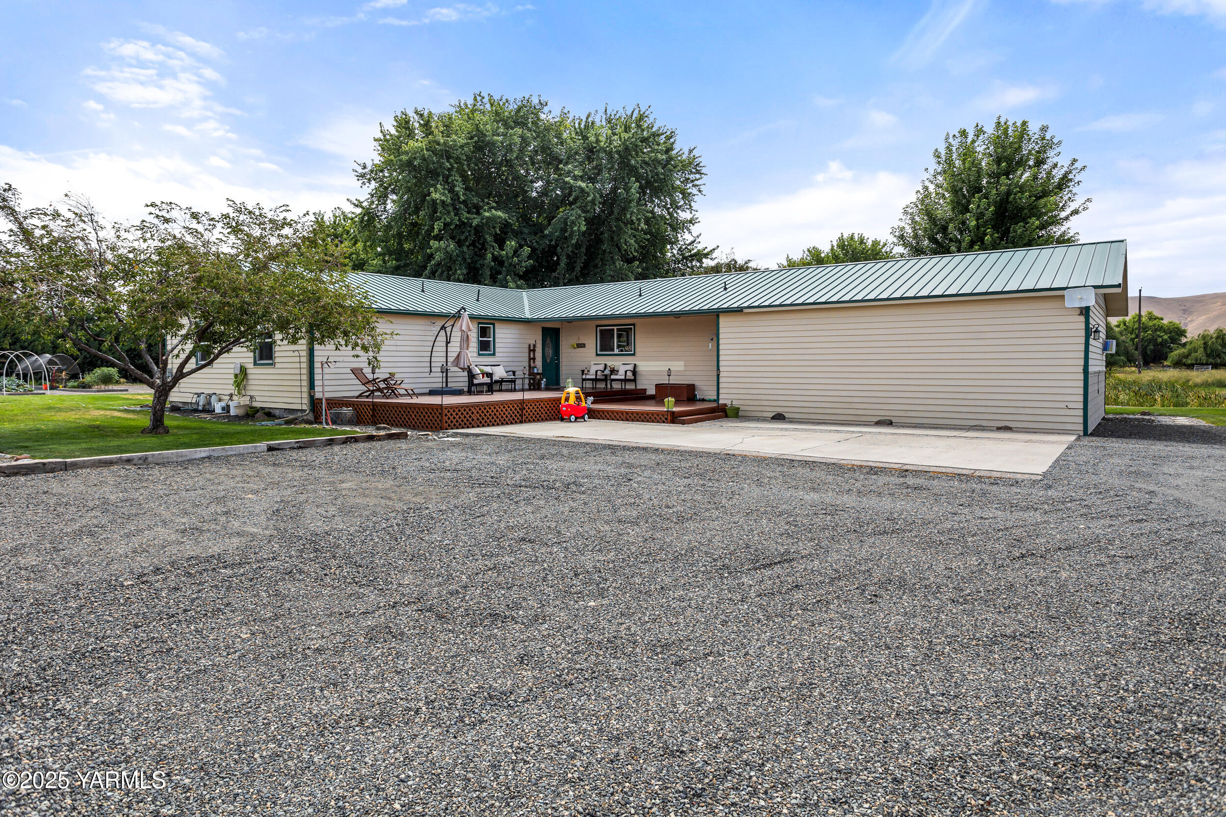 2715 Riverside Road Yakima, WA 98901 - Photo 8 of 35 a view of a house with a yard and large tree