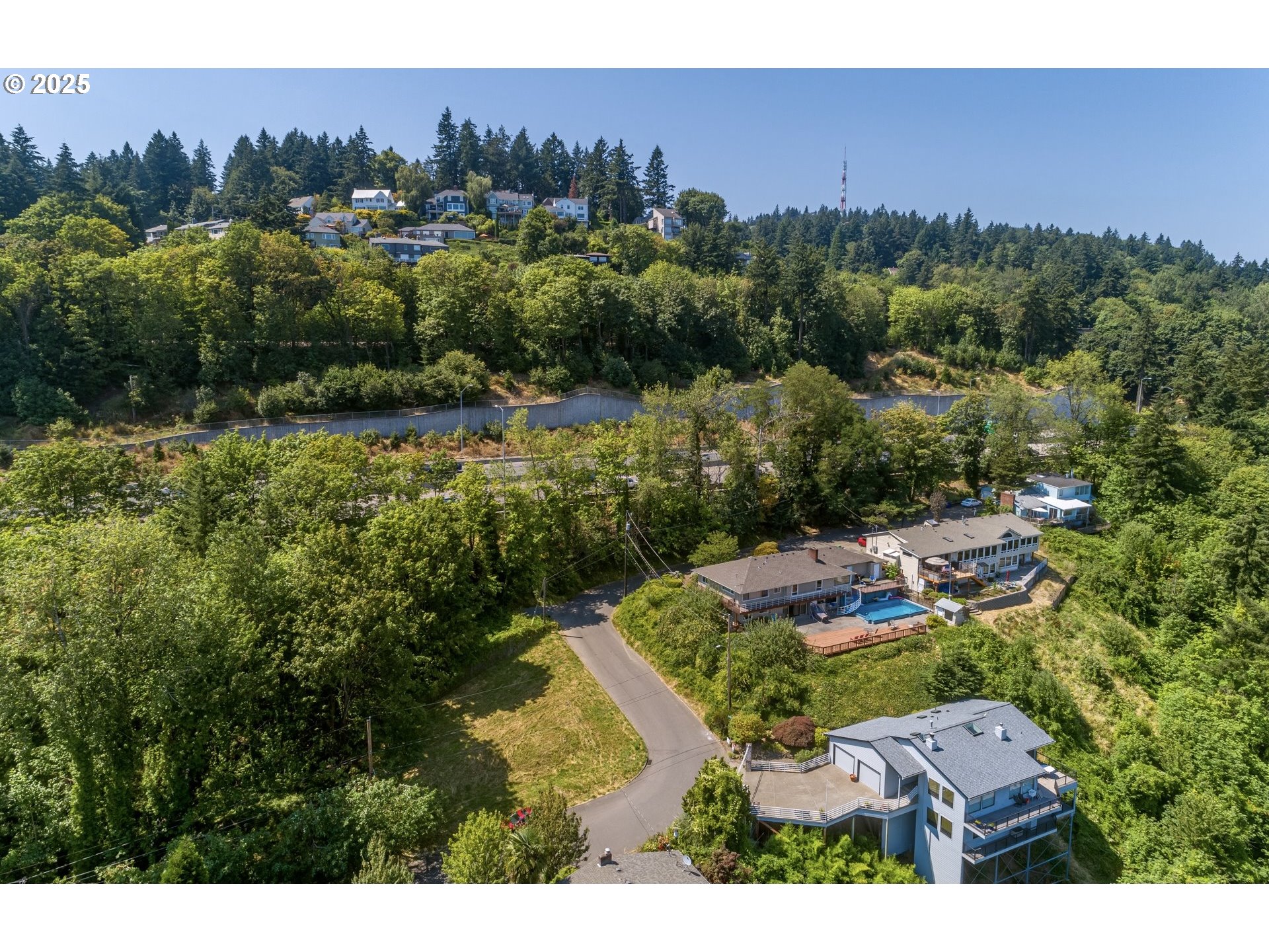 Southwest View Point Terrace Portland, OR 97239 - Photo 2 of 14 a view of a house with a garden