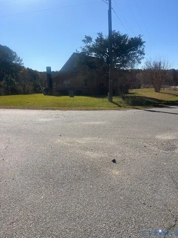 a view of a yard in front of house