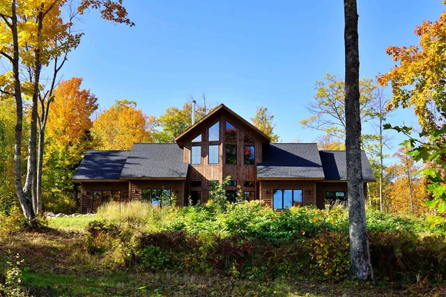 $899,900 | 83375 Ashwabay Heights Road, Bayfield, WI 54814