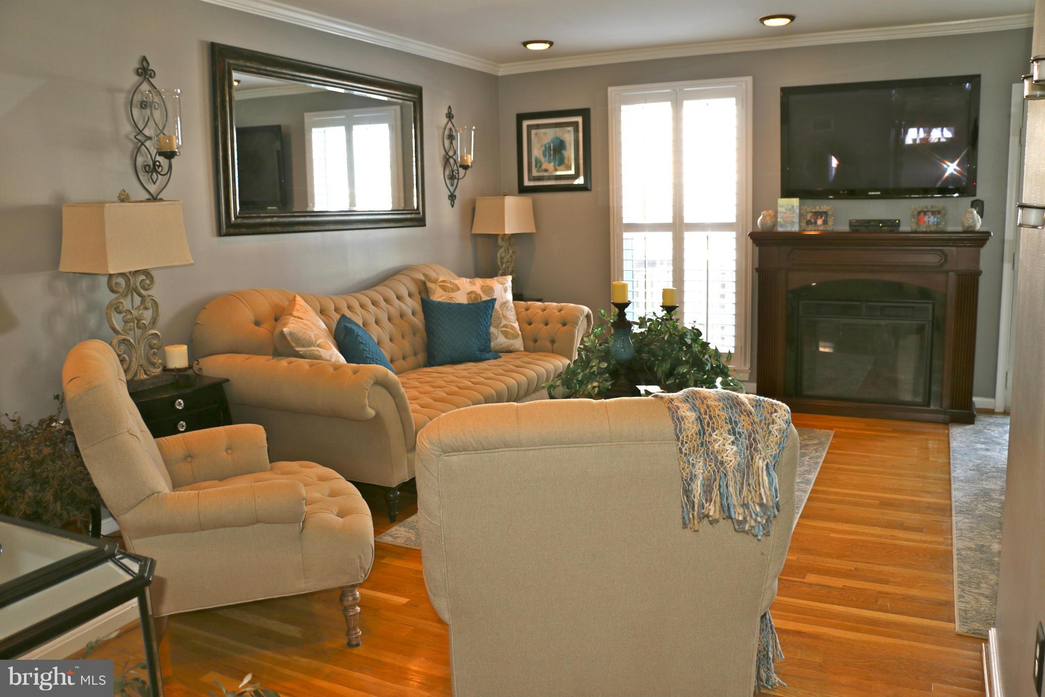 7225 Reservoir Road Springfield, VA 22150 - Photo 12 of 30 Living Room