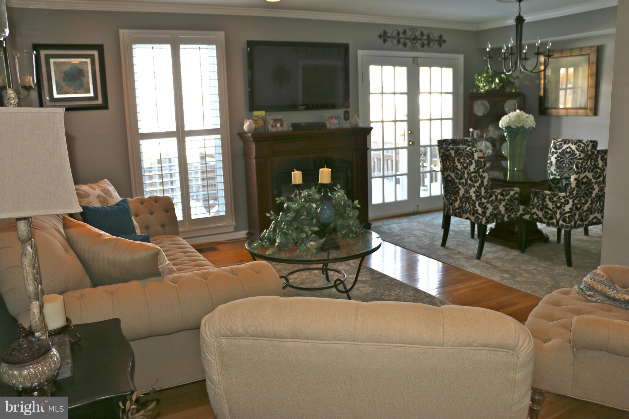 7225 Reservoir Road Springfield, VA 22150 - Photo 13 of 30 Living Room