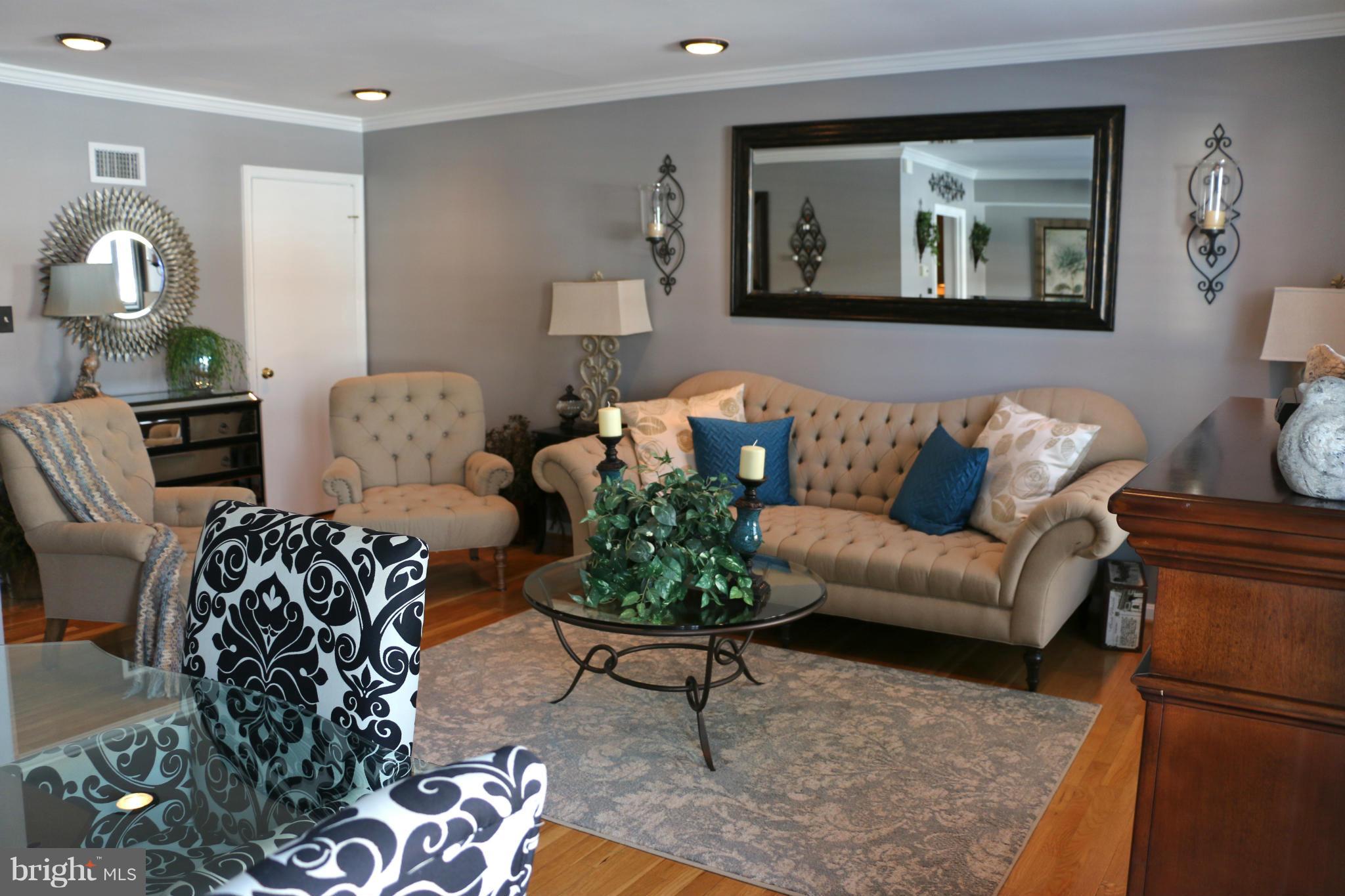 7225 Reservoir Road Springfield, VA 22150 - Photo 14 of 30 Living Room