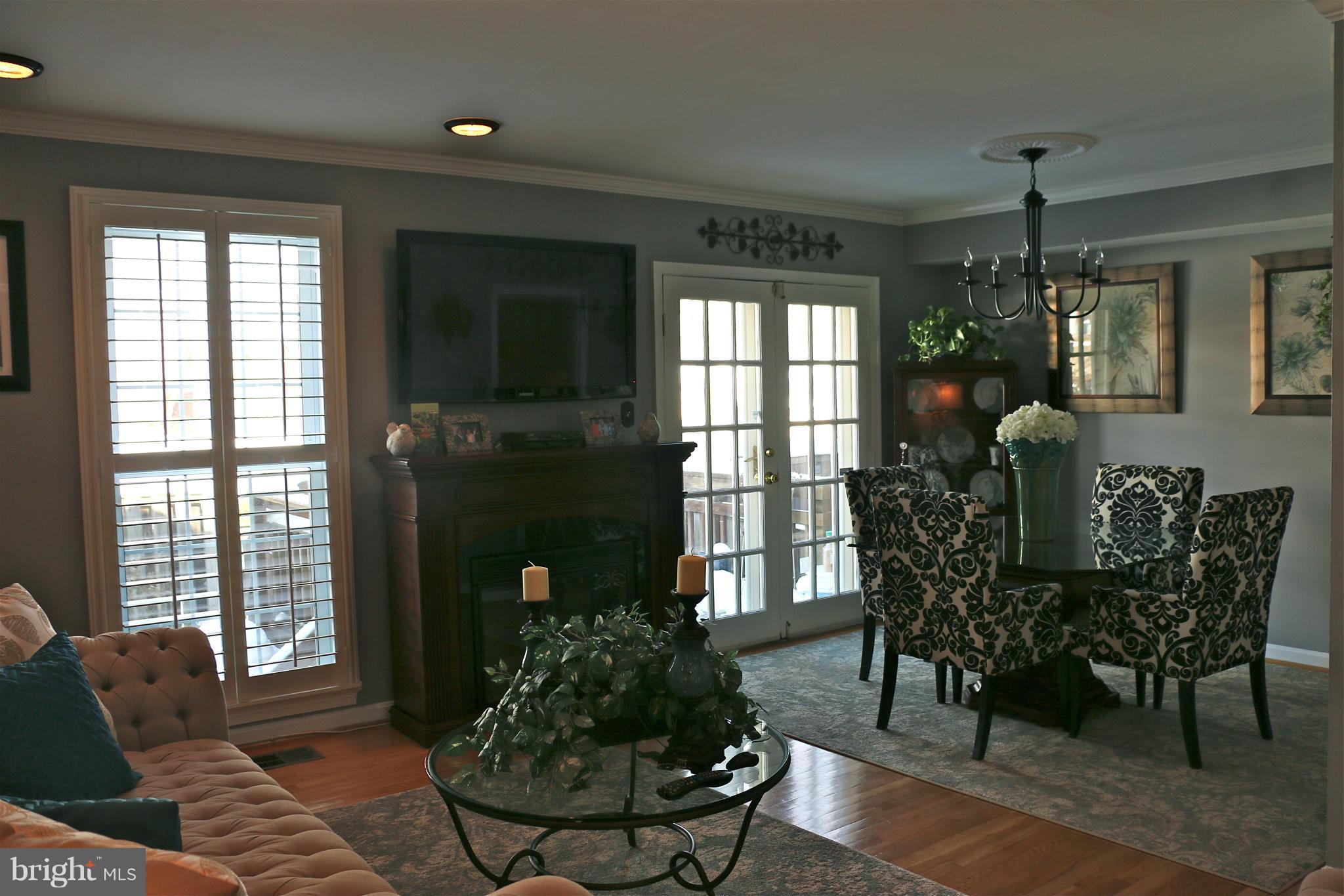 7225 Reservoir Road Springfield, VA 22150 - Photo 16 of 30 Living Room