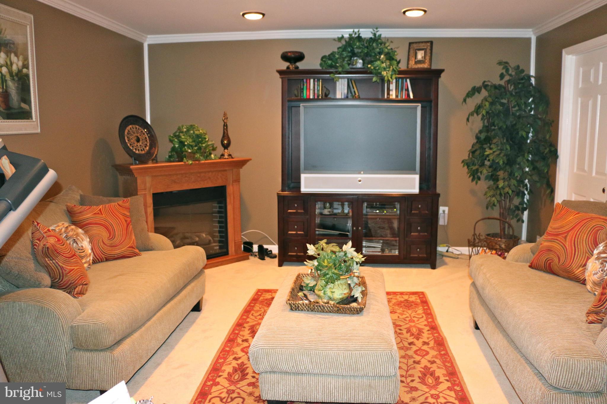 7225 Reservoir Road Springfield, VA 22150 - Photo 17 of 30 Family Room