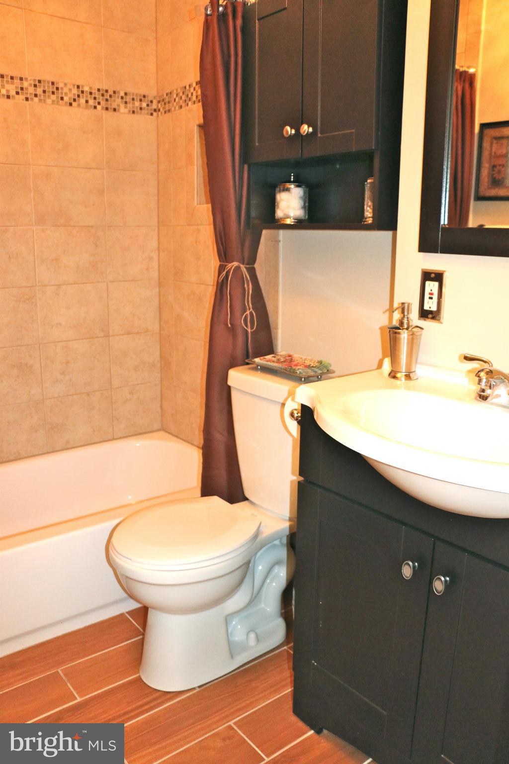 7225 Reservoir Road Springfield, VA 22150 - Photo 22 of 30 Bath (Master)