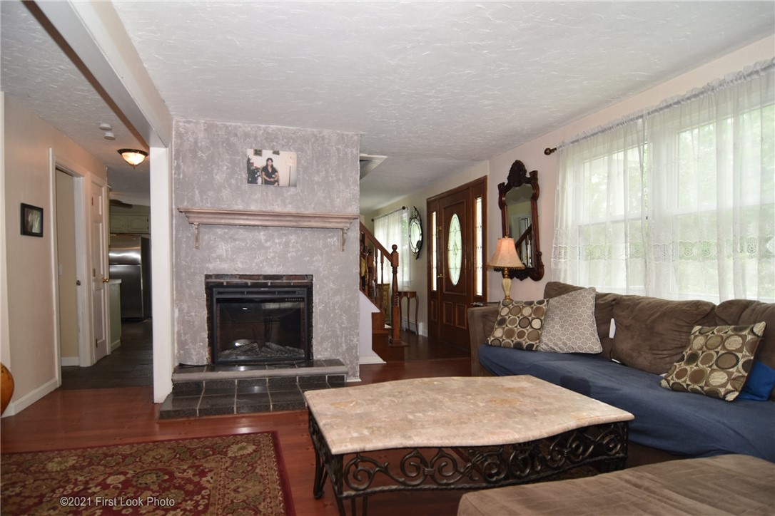 107 Bonnet Shores Road Narragansett, RI 02882 - Photo 17 of 33 Living room.