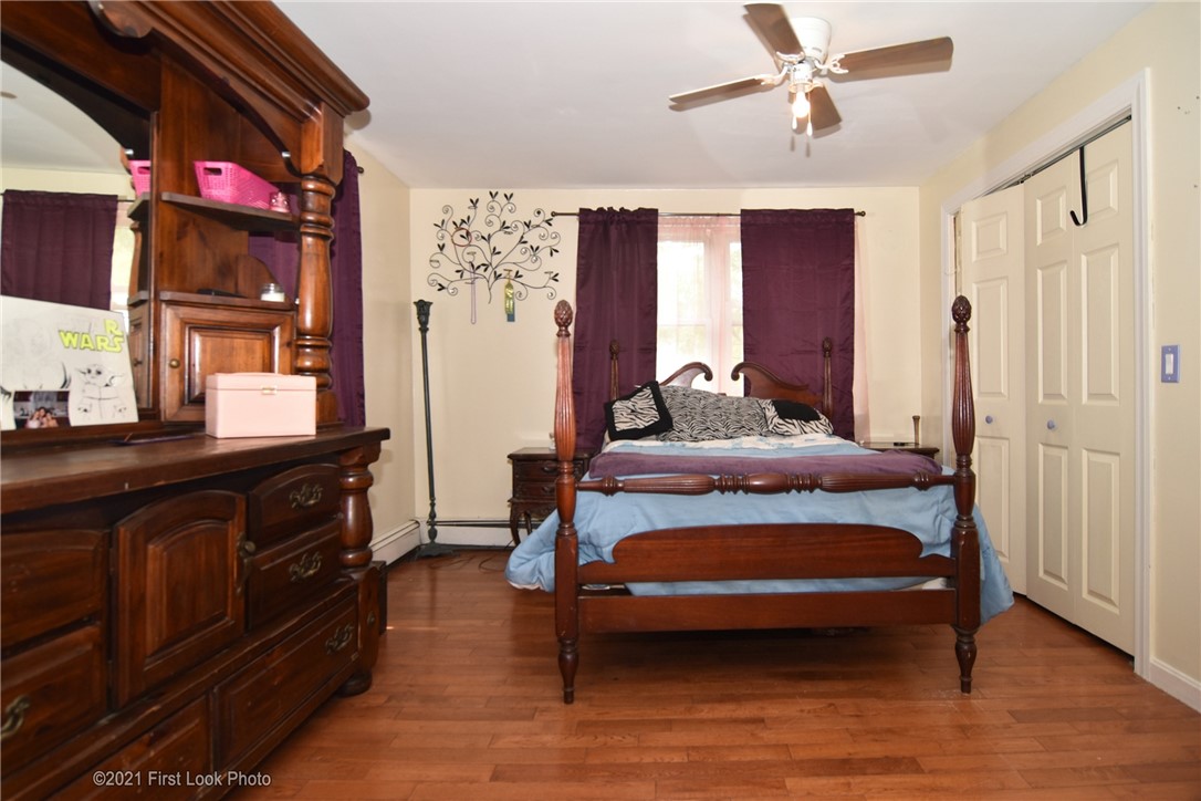 107 Bonnet Shores Road Narragansett, RI 02882 - Photo 25 of 33 Extra large bedroom master bedroom.