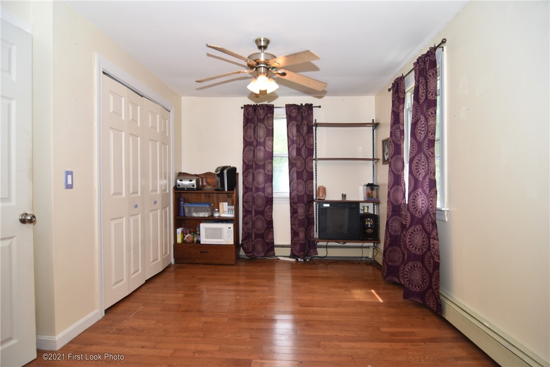 107 Bonnet Shores Road Narragansett, RI 02882 - Photo 26 of 33 Extra large bedroom master bedroom.