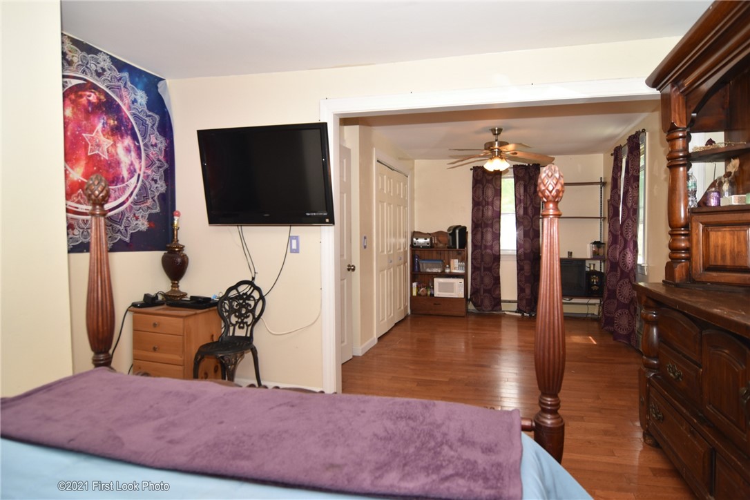 107 Bonnet Shores Road Narragansett, RI 02882 - Photo 27 of 33 Extra large bedroom master bedroom.