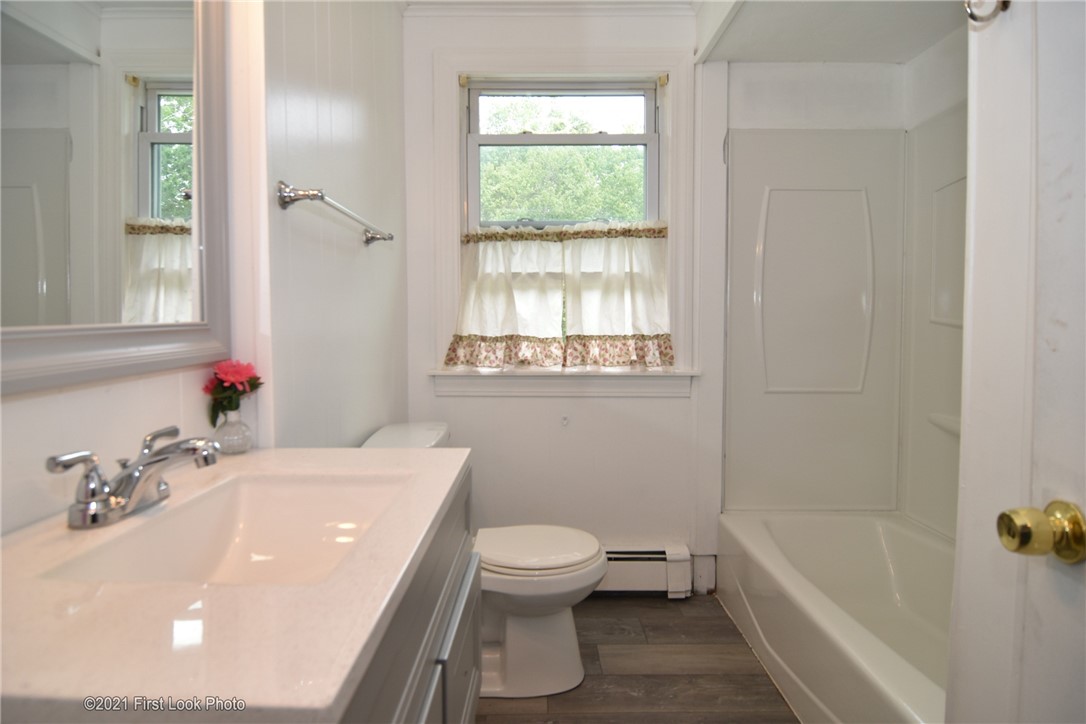 107 Bonnet Shores Road Narragansett, RI 02882 - Photo 29 of 33 Upstairs full bathroom.