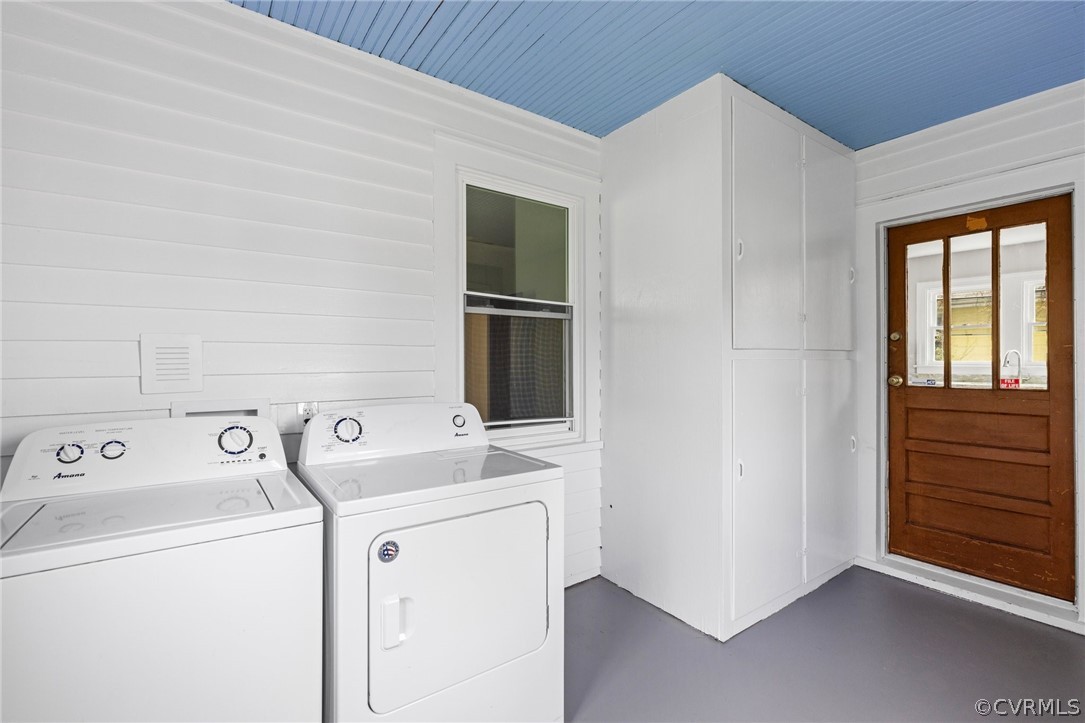 3510 East River Road Petersburg, VA 23803 - Photo 17 of 19 a utility room with dryer and washer