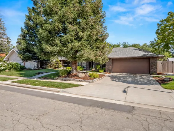 $749,000 | 8732 North Fuller Avenue, Fresno, CA 93720