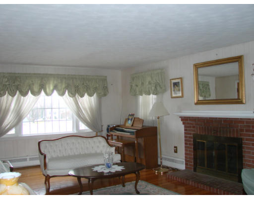 54 Gates Road Shrewsbury, MA 01545 - Photo 5 of 13 Gallery Image 5