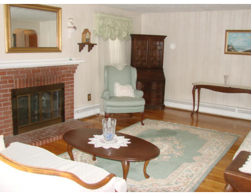 54 Gates Road Shrewsbury, MA 01545 - Photo 7 of 13 Gallery Image 7