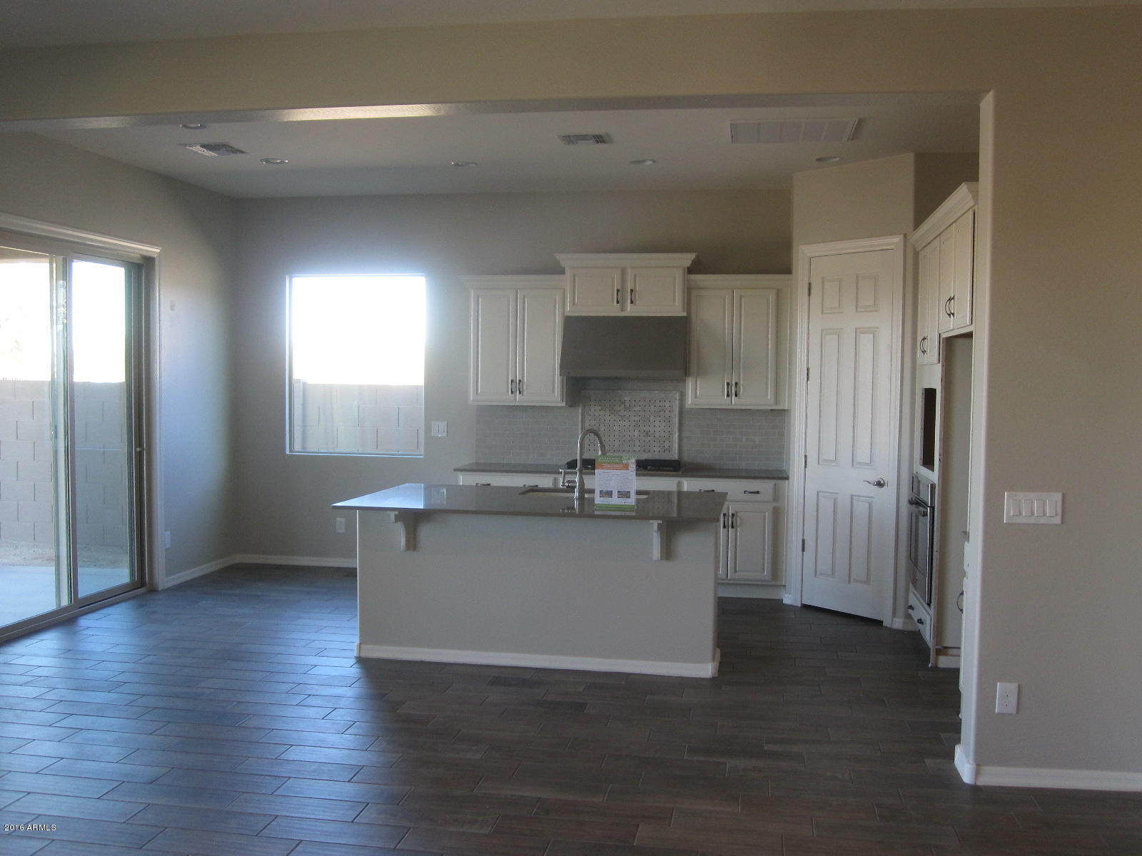 1420 East Pedro Road Phoenix, AZ 85042 - Photo 2 of 15 Kitchen