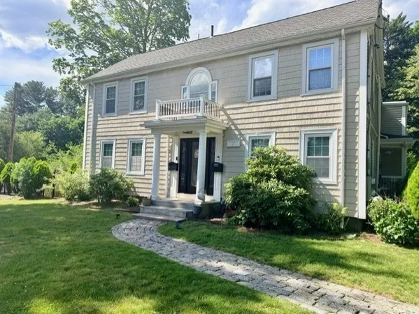 $4,200 | 698 Salem Street, Unit 1, Lynnfield, MA 01940