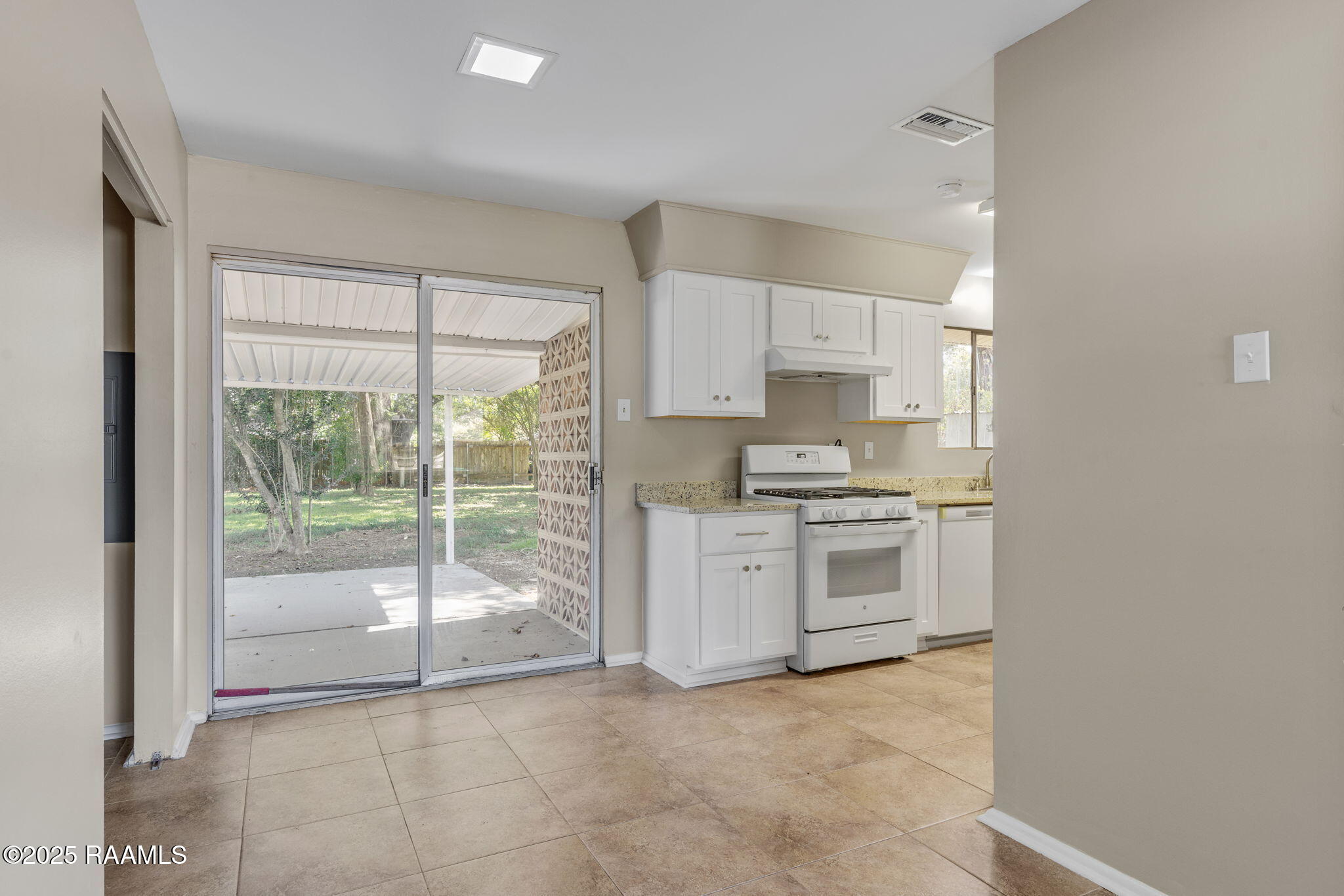 233 Normandy Road Lafayette, LA 70503 - Photo 7 of 23 8-web-or-mls-233 Normandy Rd-8
