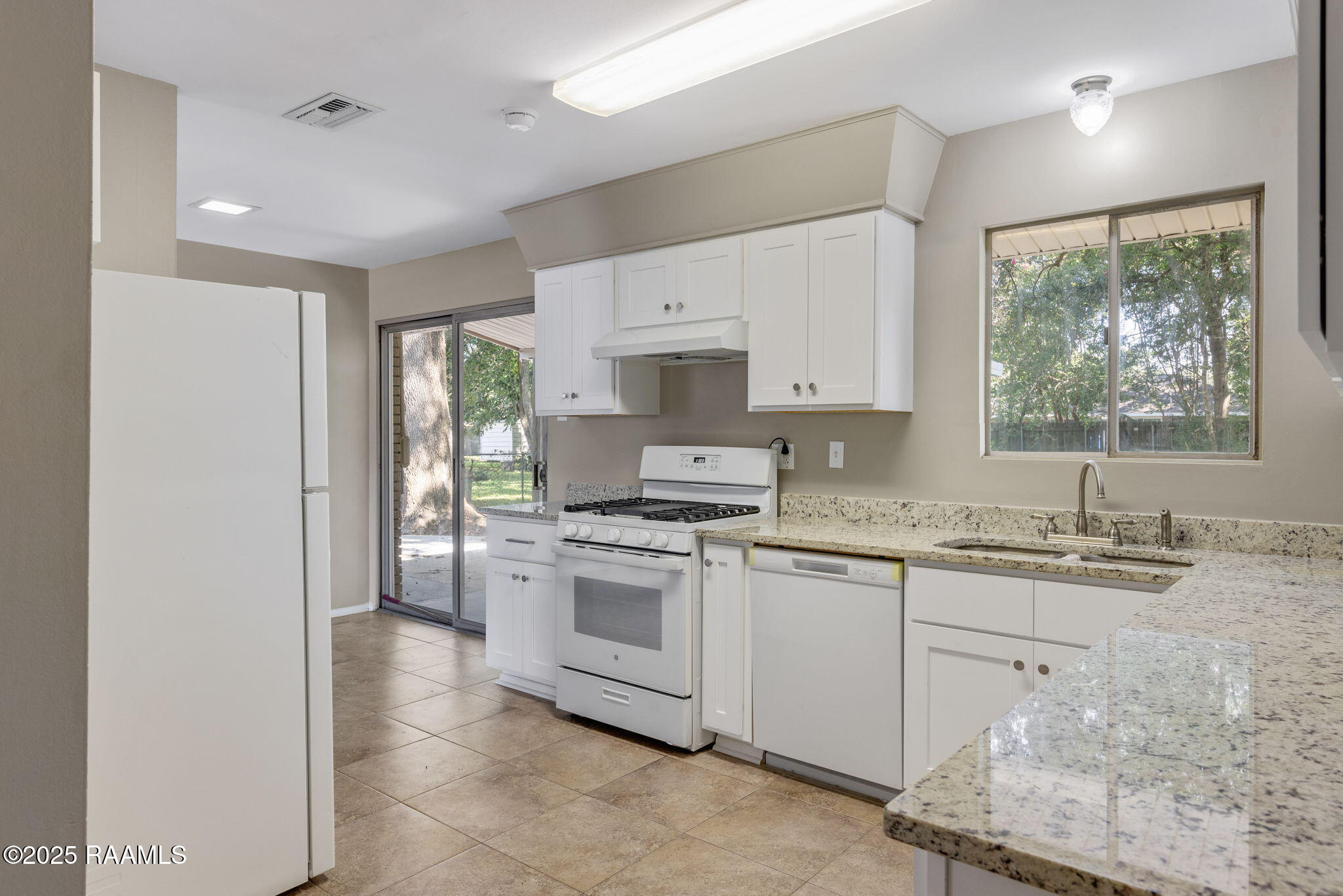 233 Normandy Road Lafayette, LA 70503 - Photo 8 of 23 13-web-or-mls-233 Normandy Rd-13