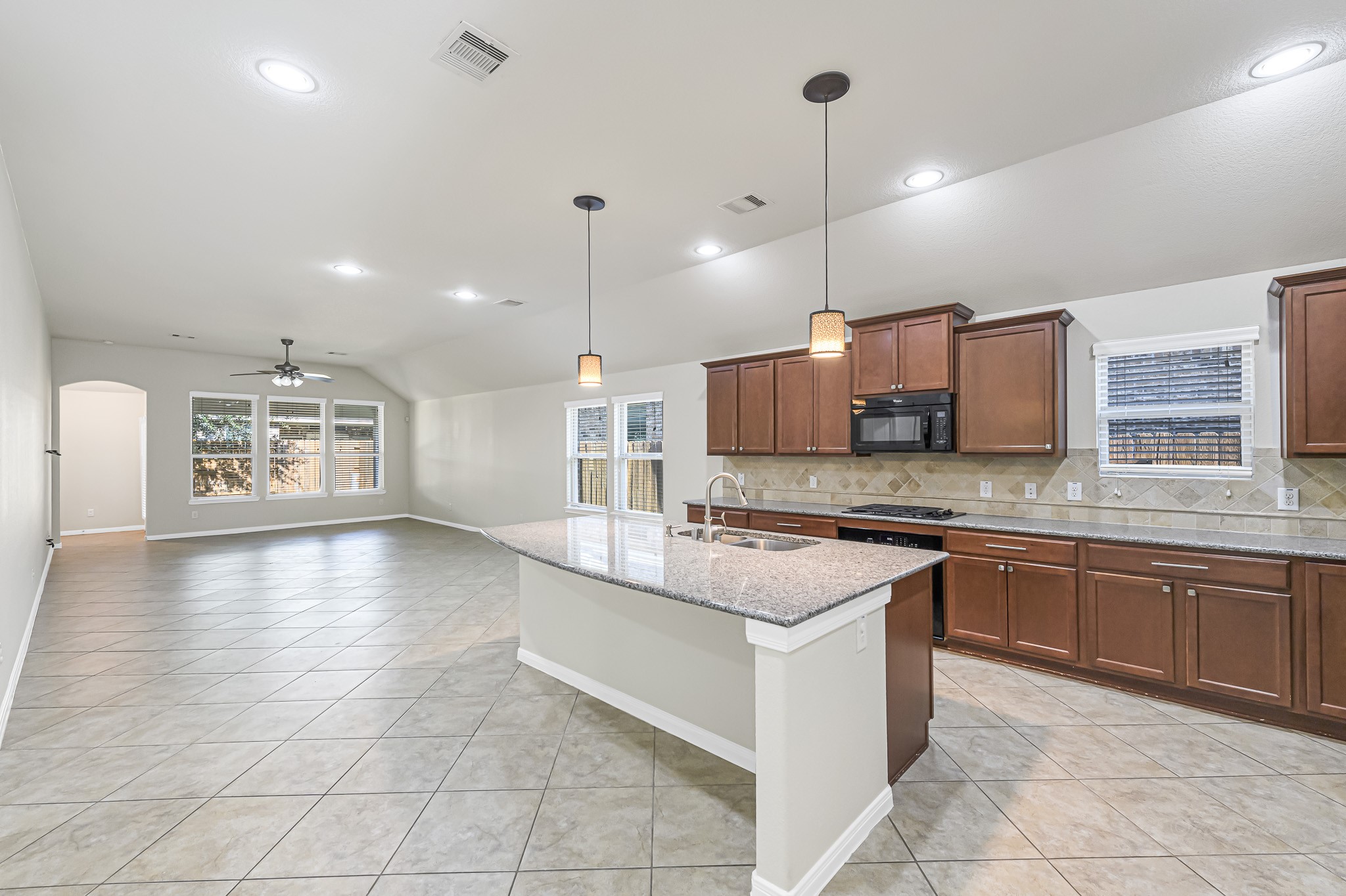 4834 Oak Rambling Drive Katy, TX 77494 - Photo 9 of 35