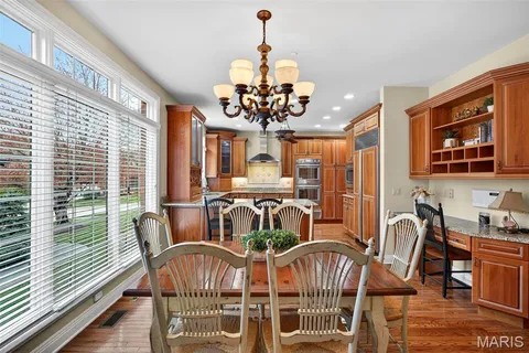 $1,100,000 | 6 Upper Conway Lane, Chesterfield, MO 63017