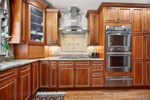 $1,100,000 | 6 Upper Conway Lane, Chesterfield, MO 63017
