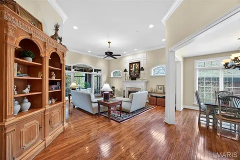 $1,100,000 | 6 Upper Conway Lane, Chesterfield, MO 63017