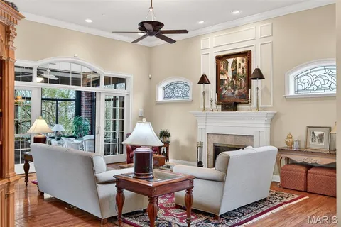 $1,100,000 | 6 Upper Conway Lane, Chesterfield, MO 63017
