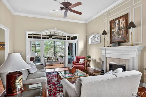 $1,100,000 | 6 Upper Conway Lane, Chesterfield, MO 63017