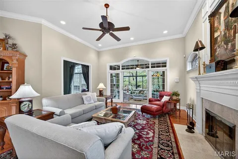 $1,100,000 | 6 Upper Conway Lane, Chesterfield, MO 63017