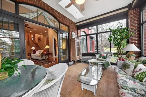 $1,100,000 | 6 Upper Conway Lane, Chesterfield, MO 63017