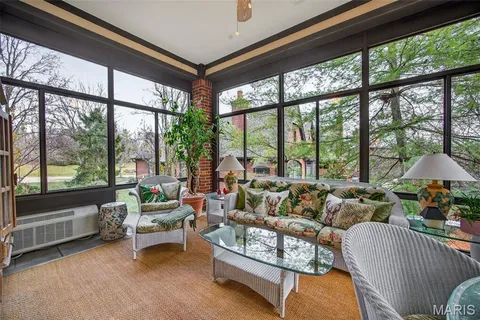 $1,100,000 | 6 Upper Conway Lane, Chesterfield, MO 63017
