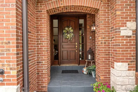 $1,100,000 | 6 Upper Conway Lane, Chesterfield, MO 63017