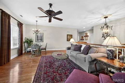 $1,100,000 | 6 Upper Conway Lane, Chesterfield, MO 63017